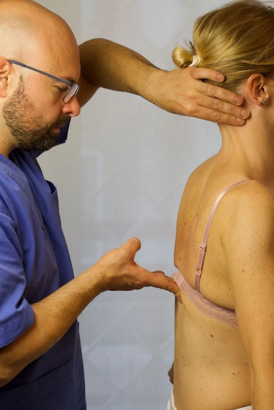 Fisioterapia per la scoliosi Fisioterapia per la scoliosi - fisioterapista roma
